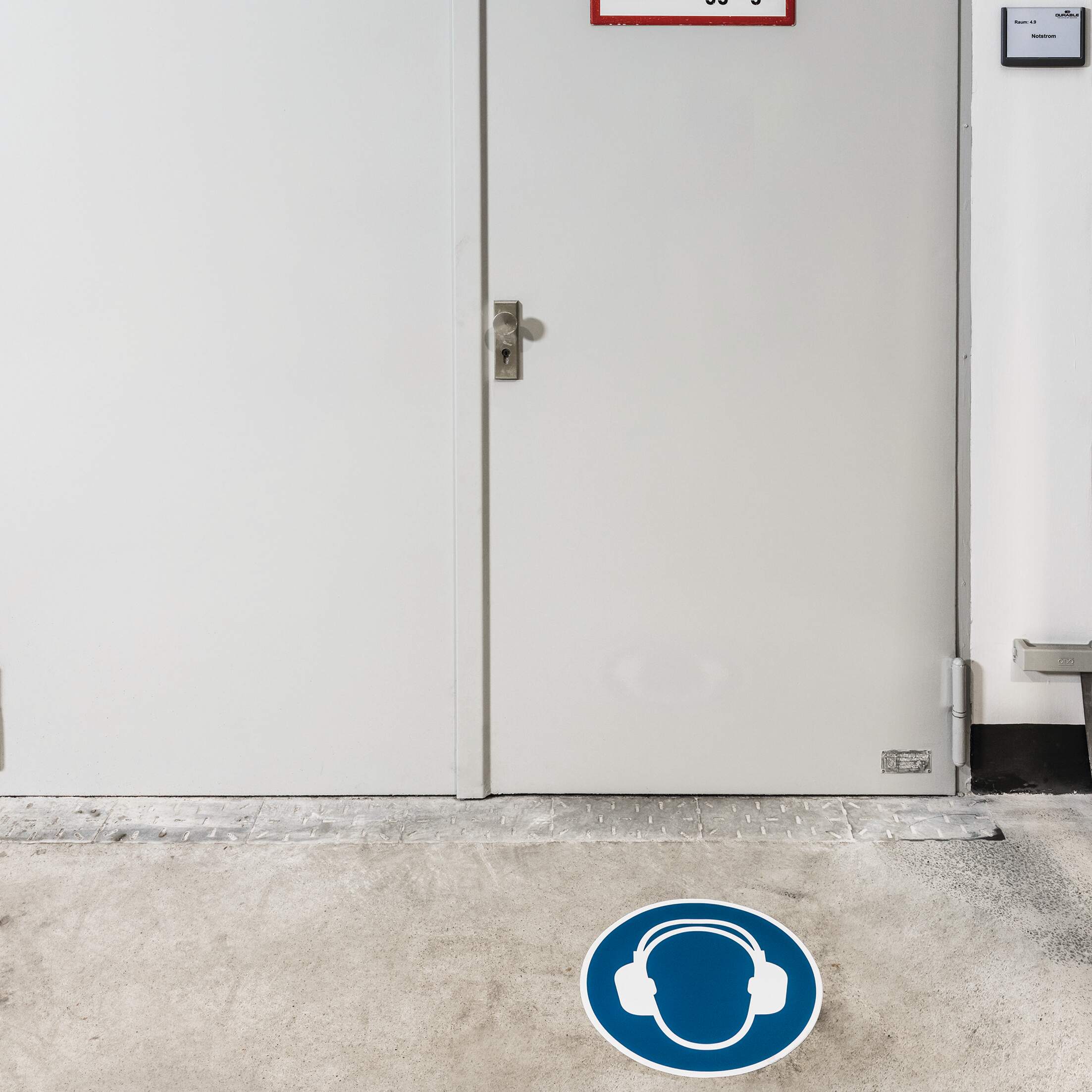 Påbudsskylt 'Hörselskydd måste användas' Ø 430 mm självhäftande - Bild 2