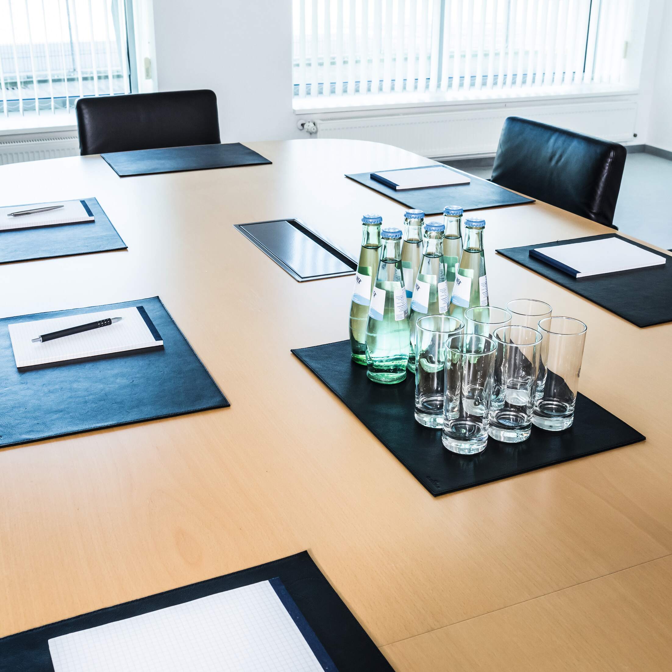 Konferensunderlägg 420x300 mm läder, svart - Bild 3
